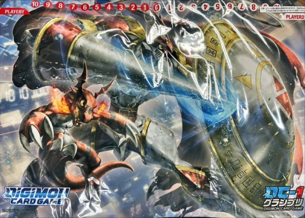 画像1: 〔状態B〕プレイマット『ギルモン&デュークモン(DC-1グランプリ)』【-】{-}《サプライ》 (1)